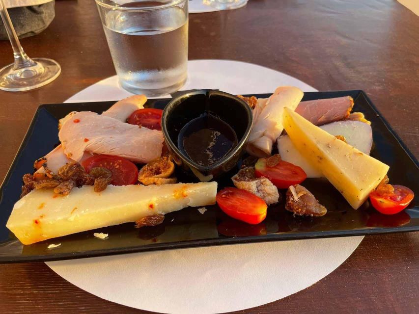 Santorini: Small-Group Sunset Wine Tour with Santo Winery - The guide can shape the entire afternoon