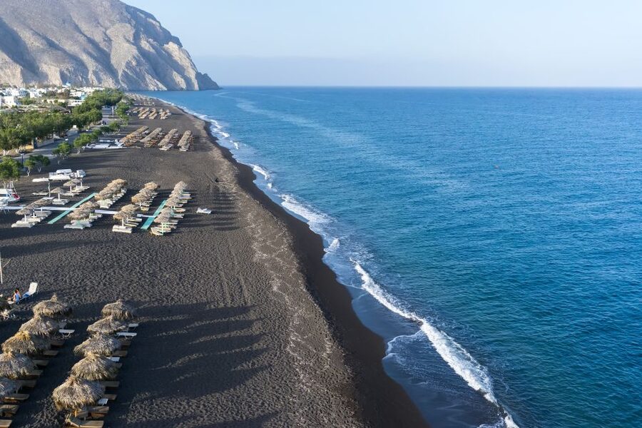 Santorini Small-Group Tour with Wine Tasting & Food Pairing - Pyrgos and the climb to its Venetian castle