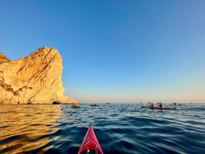 Santorini: South Sea Kayaking Tour with Sea Caves and Picnic - The return paddle and the photo bonus