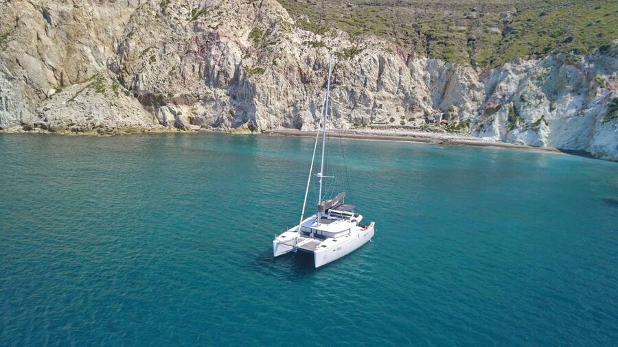 Santorini: Southern Island Luxury Catamaran Cruise with Meal - White Beach and Mesa Pigadia