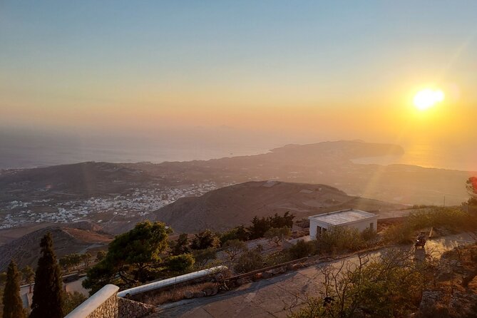 Santorini_Sunset Cheers and Dine - Why This Evening Works