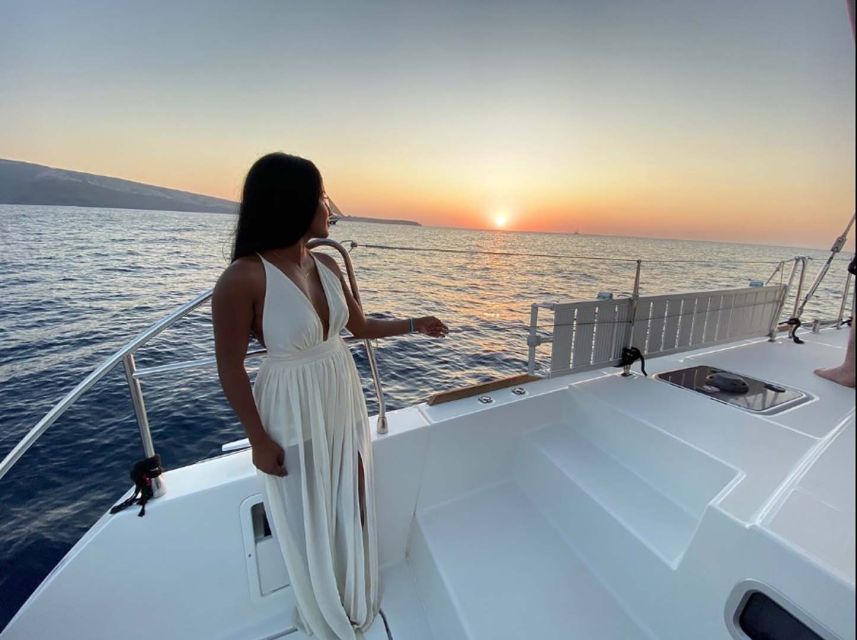 Santorini: Sunset Cruise with Greek Dinner and Transfer - Why this sunset cruise works so well