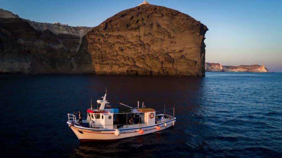Santorini Sunset Fishing Trip with Dinner and Drinks - What the 4.5-hour schedule means for you