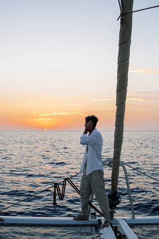 Santorini: Sunset Sailing Cruise, with Dinner and Drinks - The sunset return to Vlychada