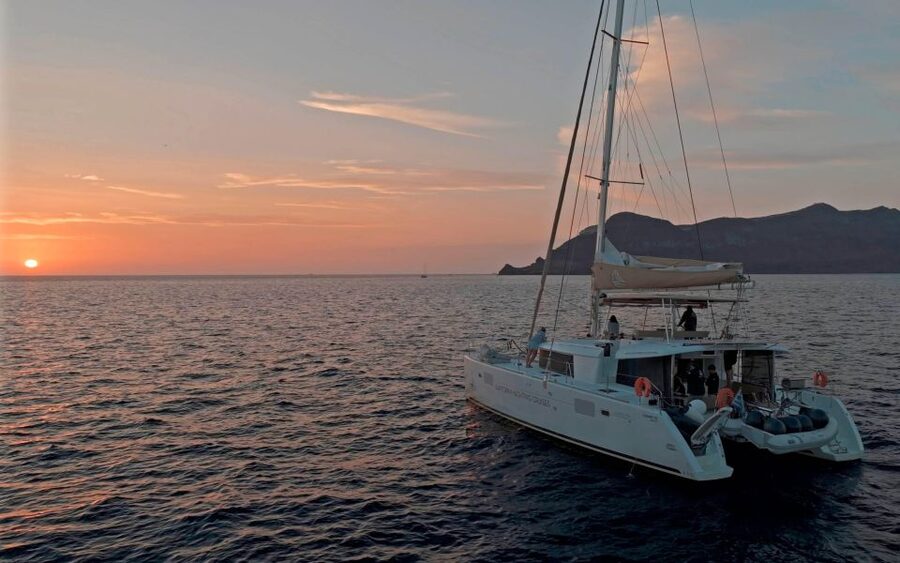 Santorini: Sunset Sailing Cruise, with Dinner and Drinks - What the crew and onboard service are like