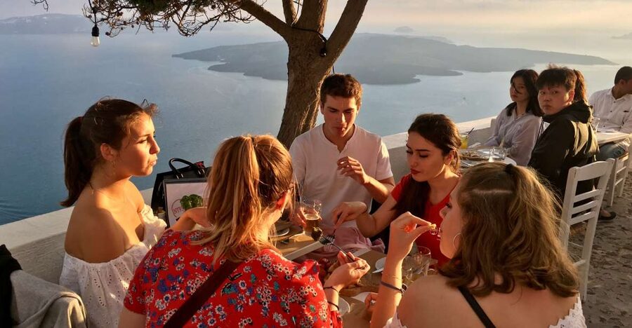 Santorini: Sunset Walking Tour with Local Food and Drinks - Why this Santorini food walk works so well