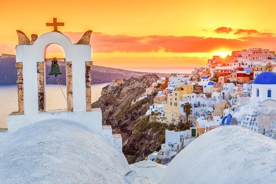 Santorini: Top Sights Day Trip, Wine Tasting, & Oia Sunset - Emporio and its small Venetian fortress