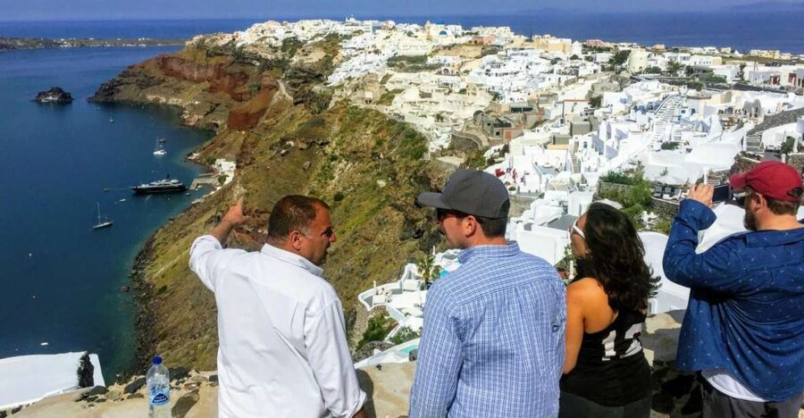 Santorini: Top Sights Small-Group Tour with Local Guide - Transport, meeting points, and the cruise-ship warning