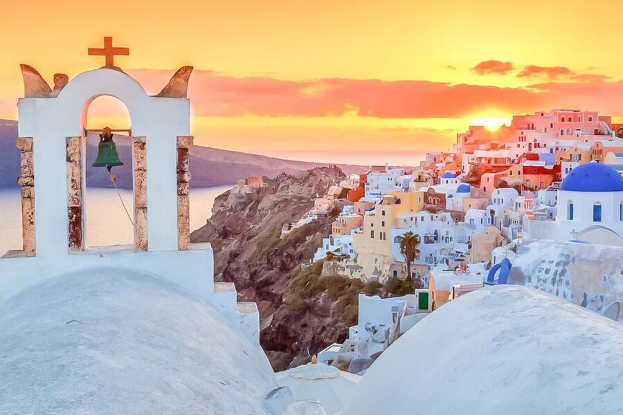 Santorini: Traditional Sightseeing Bus Tour with Oia Sunset - What this 10-hour Santorini tour is really for