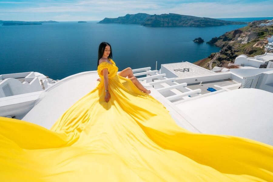 Santorini: Unique Flying Dress Photoshoot Experience - Who should book this flying dress experience?