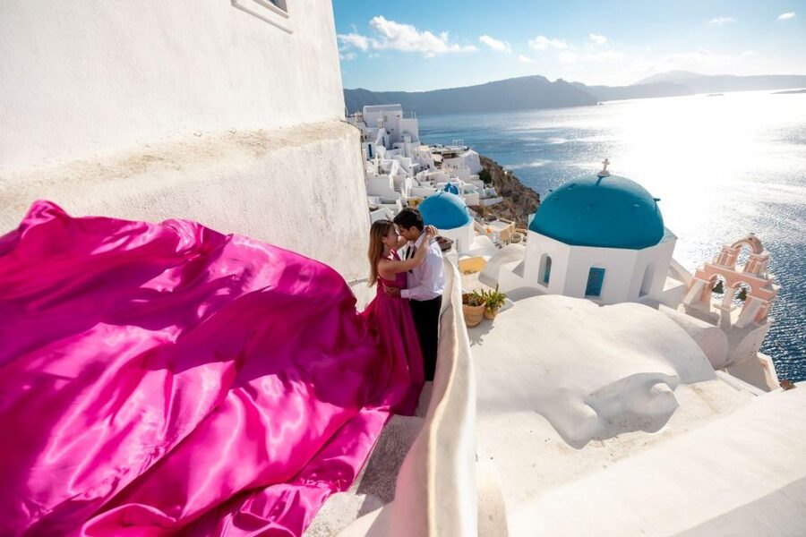 Santorini: Unique Flying Dress Photoshoot Experience - Choosing the dress and managing the fabric