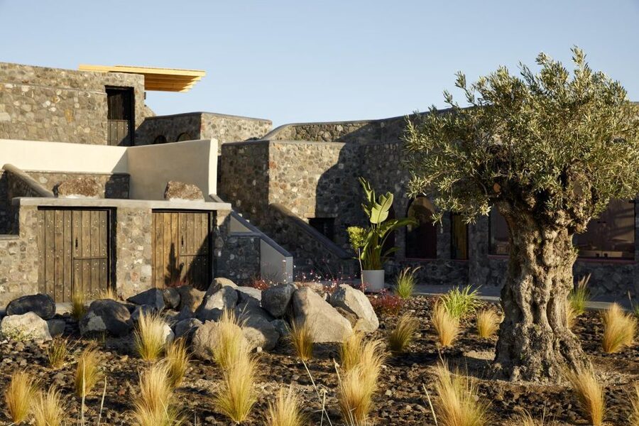 Santorini: Volcanic Hot-Tub Experience with Caldera Views - Key Points