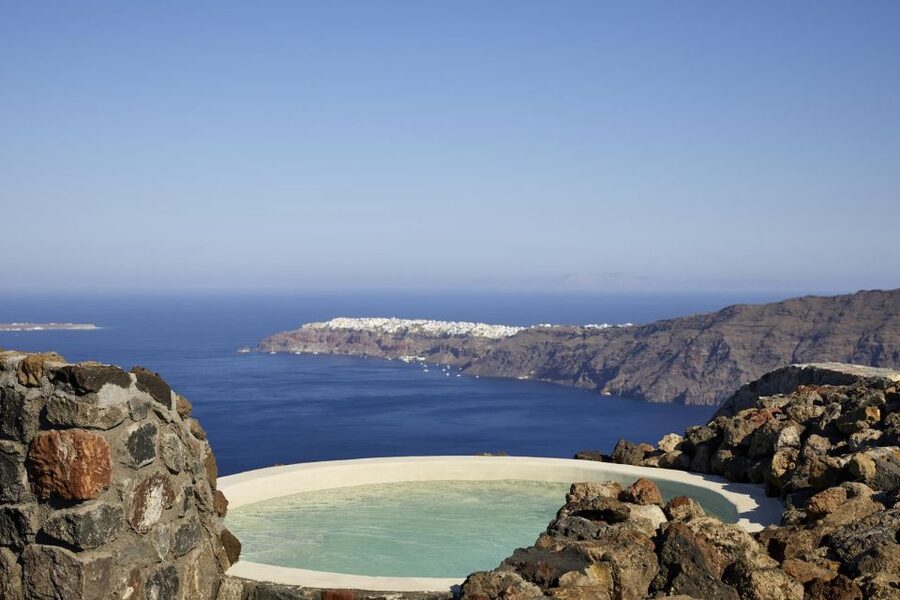 Santorini: Volcanic Hot-Tub Experience with Caldera Views - Drinks, Fruit, and the Small Comforts