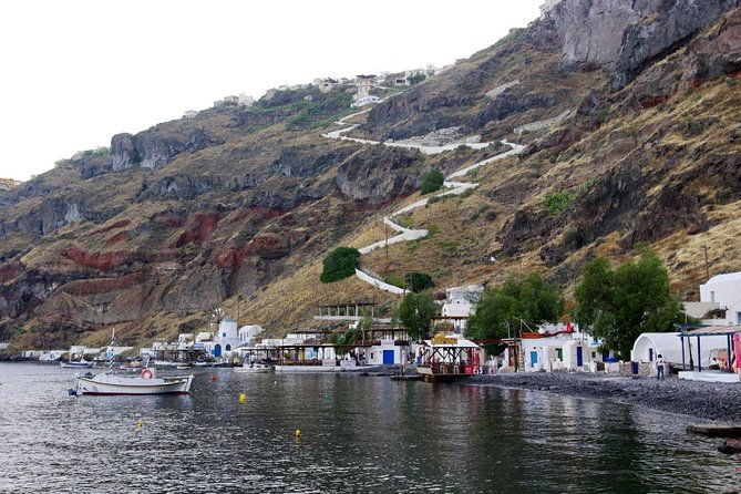 Santorini Volcanic Islands Cruise: Volcano,Hot Springs,Thirassia and Oia Sunset - Oia sunset: beautiful, crowded, and self-guided
