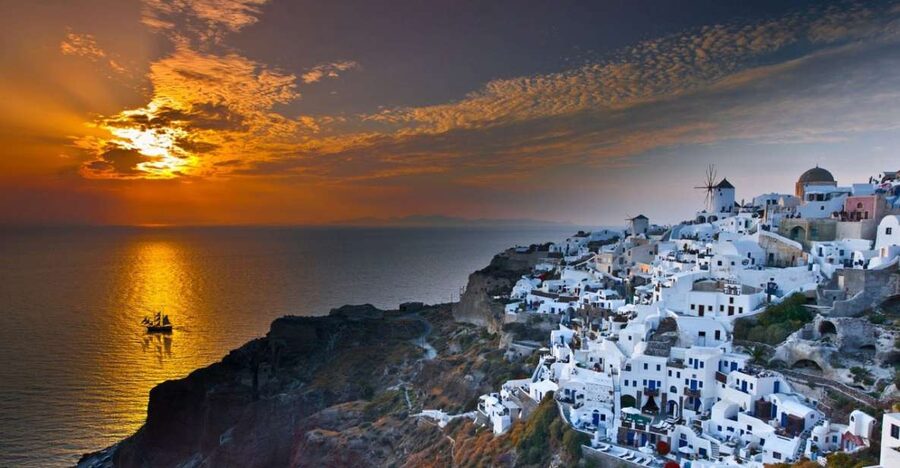 Santorini: Volcanic Sunset Cruise with Dinner - Key points to know before booking