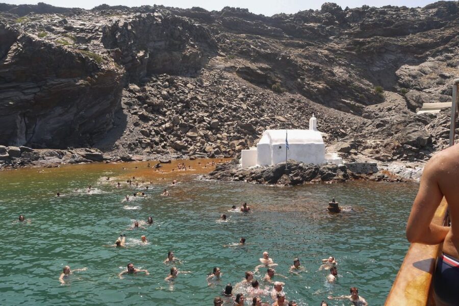 Santorini: Volcanic Sunset Cruise with Dinner - Choosing between the two regular cruise routes