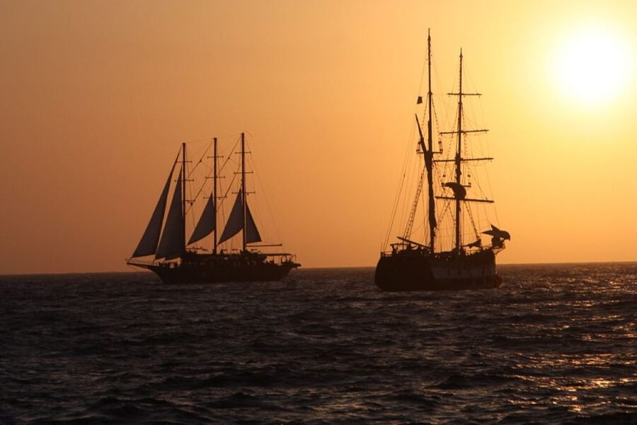 Santorini: Volcanic Sunset Cruise with Dinner - Swimming in Santorini’s warm sulfur waters