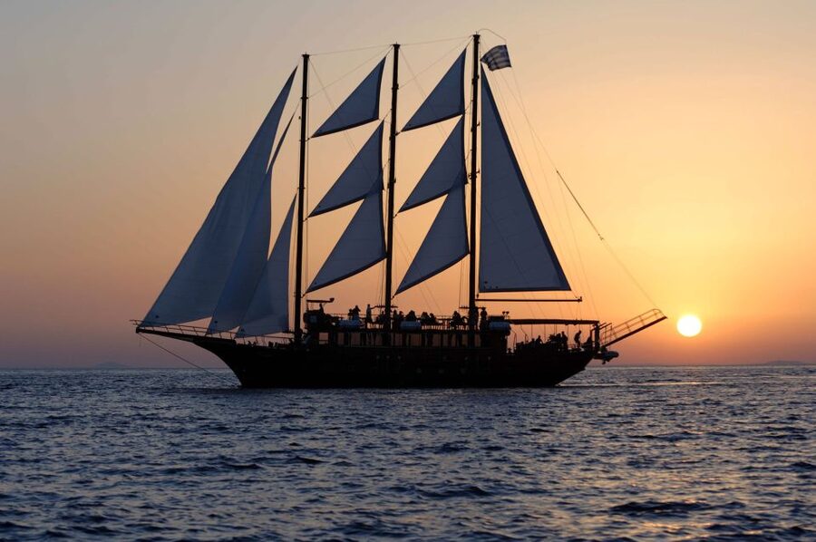 Santorini: Volcanic Sunset Cruise with Dinner - Dinner, drinks, and the $100 value