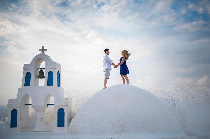 Santorini Walking Tour with a Personal Photographer - Oia in the morning: famous views with fewer evening crowds