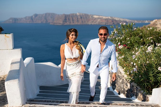 Santorini Walking Tour with a Personal Photographer - How the photographer shapes the experience