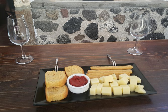 Santorini Wine Tasting & Food Pairing :Taste good life at Santorini - The private format and what the price buys