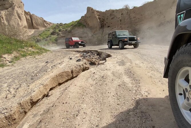 Santorini Wrangler Jeep Afternoon Convoy Tour - Megalochori, a village walk, and Greek dinner