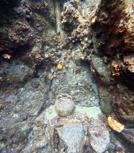 Scuba Diving in the Volcanic Caldera/shorelines of Santorini - Key points to know before booking