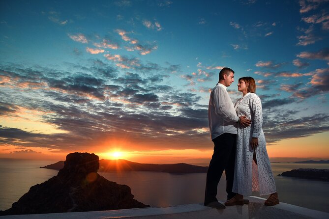 Timeless Memories: Your Exclusive Santorini Photo Session - Posing help for couples, families, and solo portraits