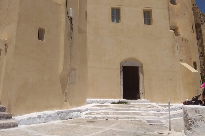 Top Sights of Santorini with Wine Tasting and Sunset in Oia - Perissa Black Sand Beach: two hours to set your own pace