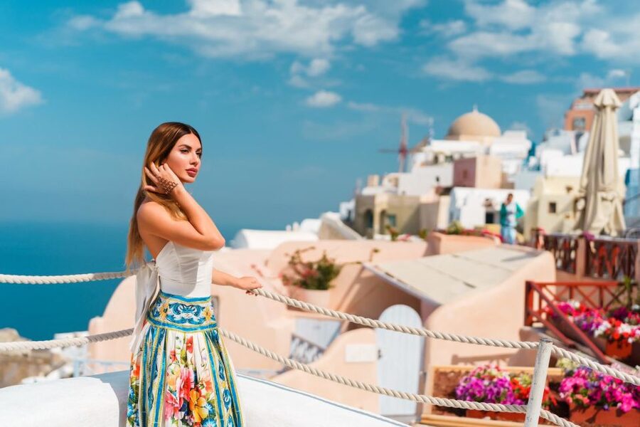 Tour Santorini with a Professional Photographer - Clothing, timing, and photo preparation