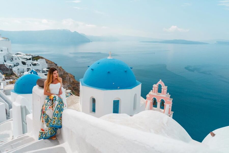 Tour Santorini with a Professional Photographer - The minivan, guide, and private group format